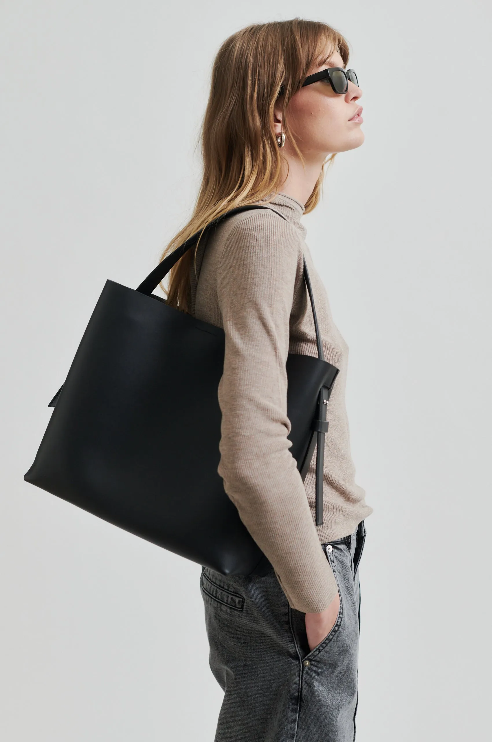 Leata Maxi Leather Bag