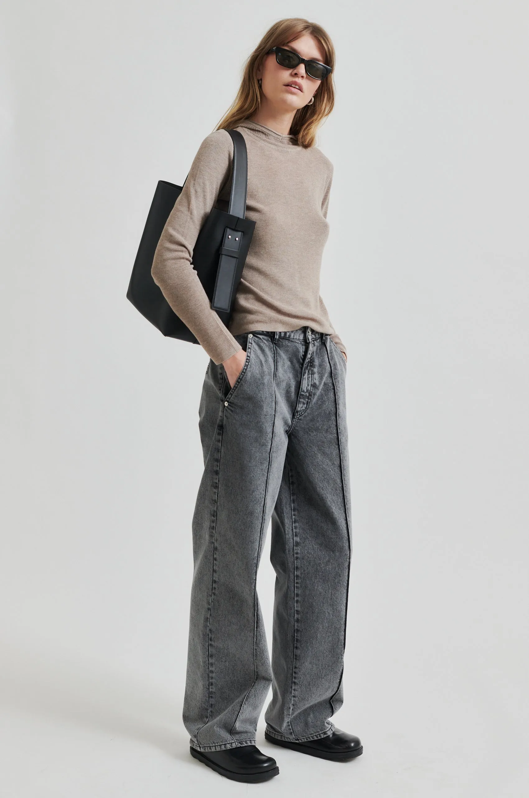 Leata Maxi Leather Bag